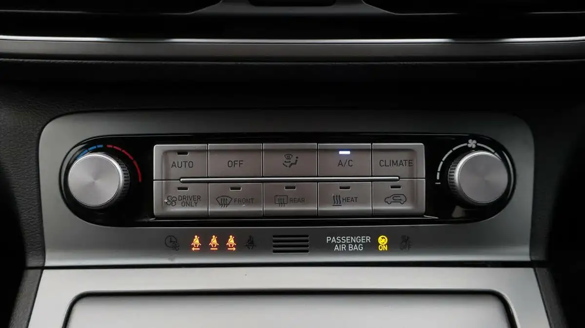 2022-hyundai-kona-e-premium-204ps-64kwh-7kw-obc-big-12