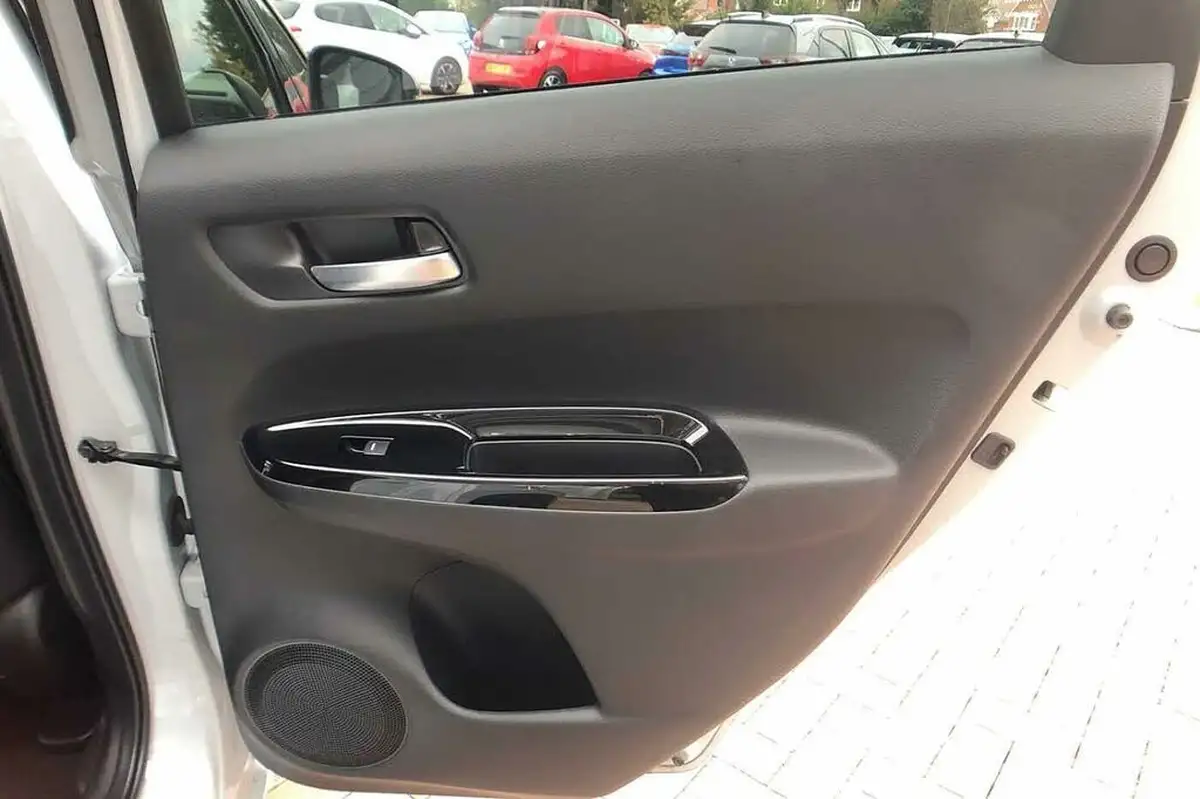 2022-honda-jazz-15-i-mmd-ex-107ps-big-36