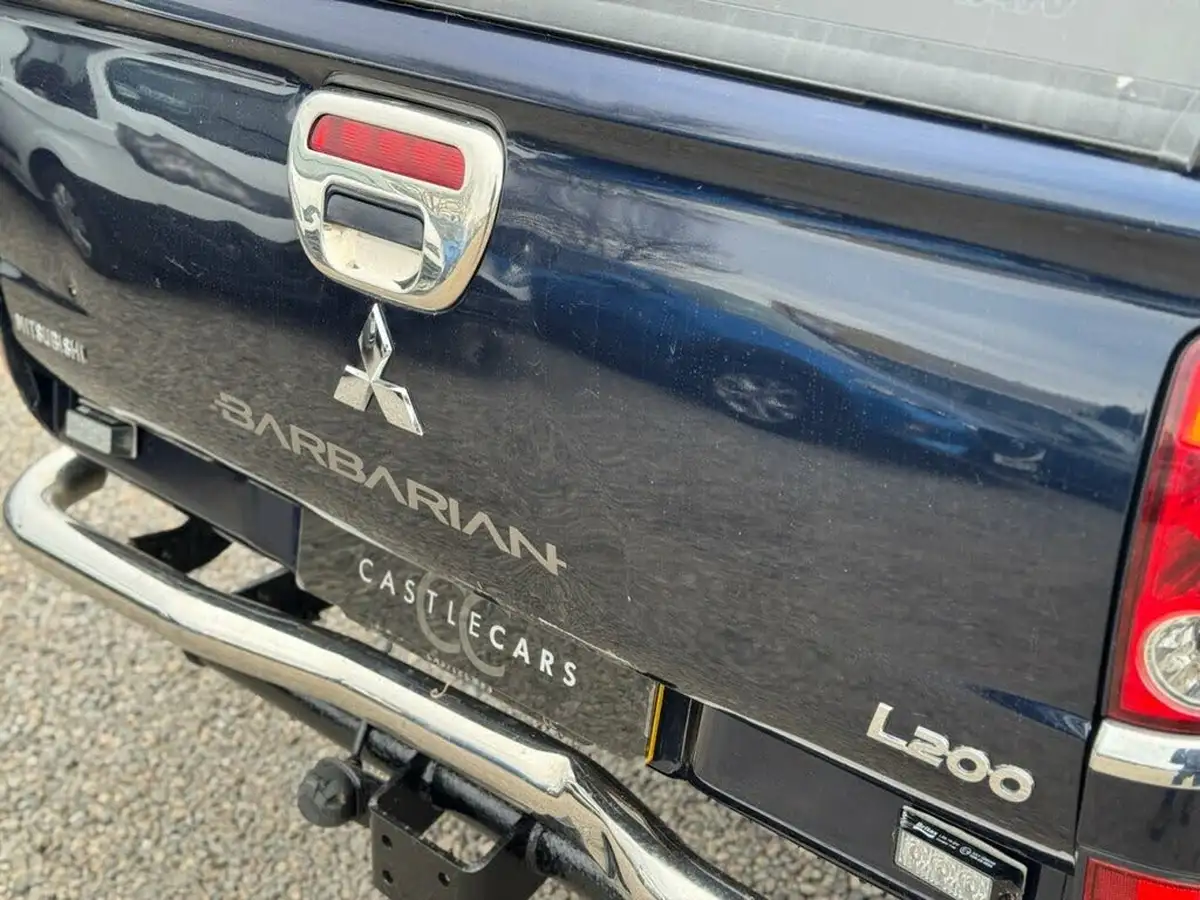 2014-mitsubishi-l200-25td-barbarian-black-big-7