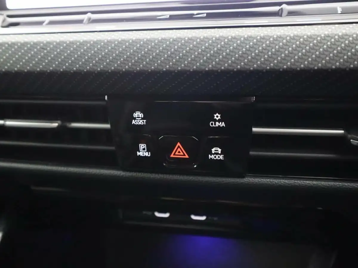 2023-volkswagen-golf-15-etsi-r-line-hatchback-big-17