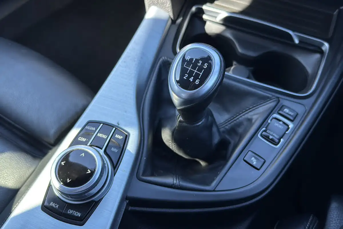 2018-bmw-3-series-20td-316d-se-saloon-4d-big-11