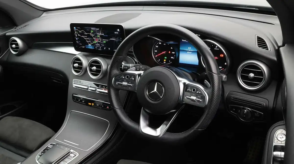 2021-mercedes-benz-glc-class-20d-glc220d-amg-line-station-wagon-5d-1950cc-4matic-plus-big-9