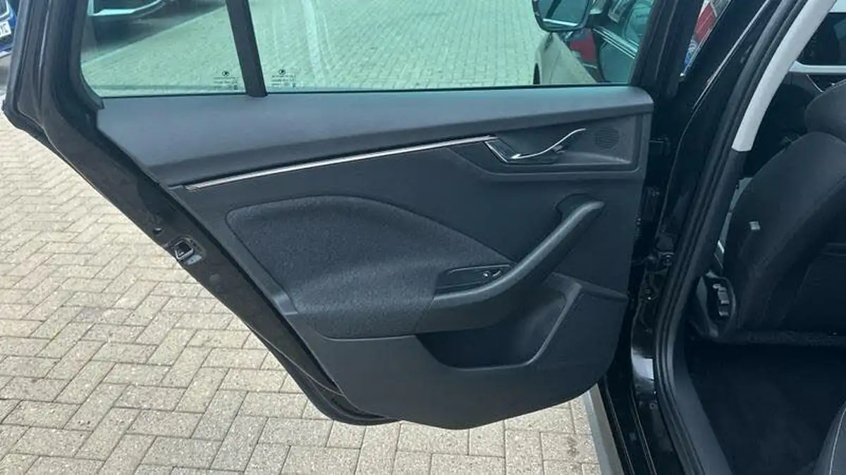2024-skoda-kamiq-10-tsi-se-l-116ps-dsg-big-38