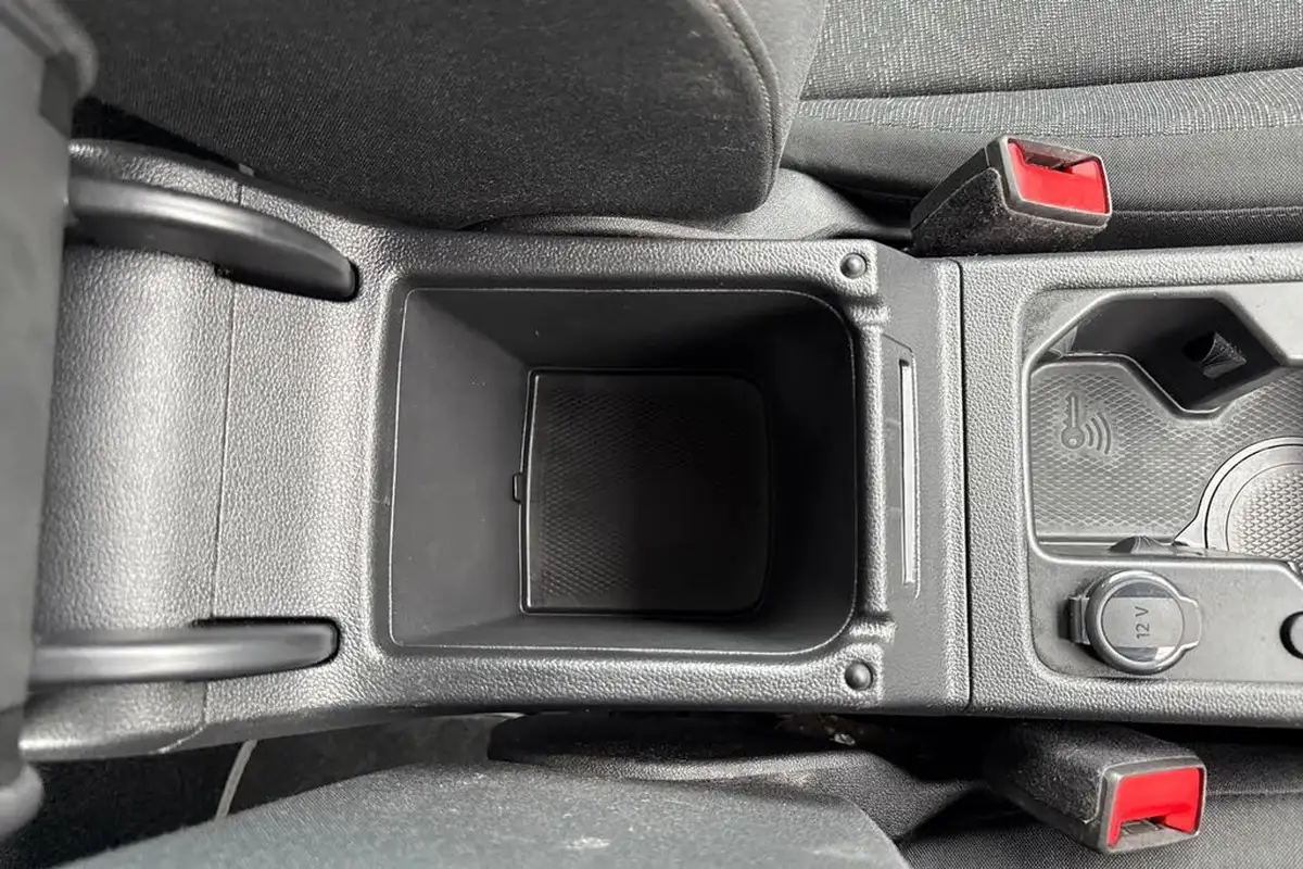 2021-volkswagen-golf-10-tsi-life-hatchback-big-56