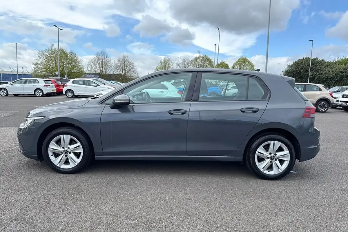 2021-volkswagen-golf-10-tsi-life-hatchback-big-28
