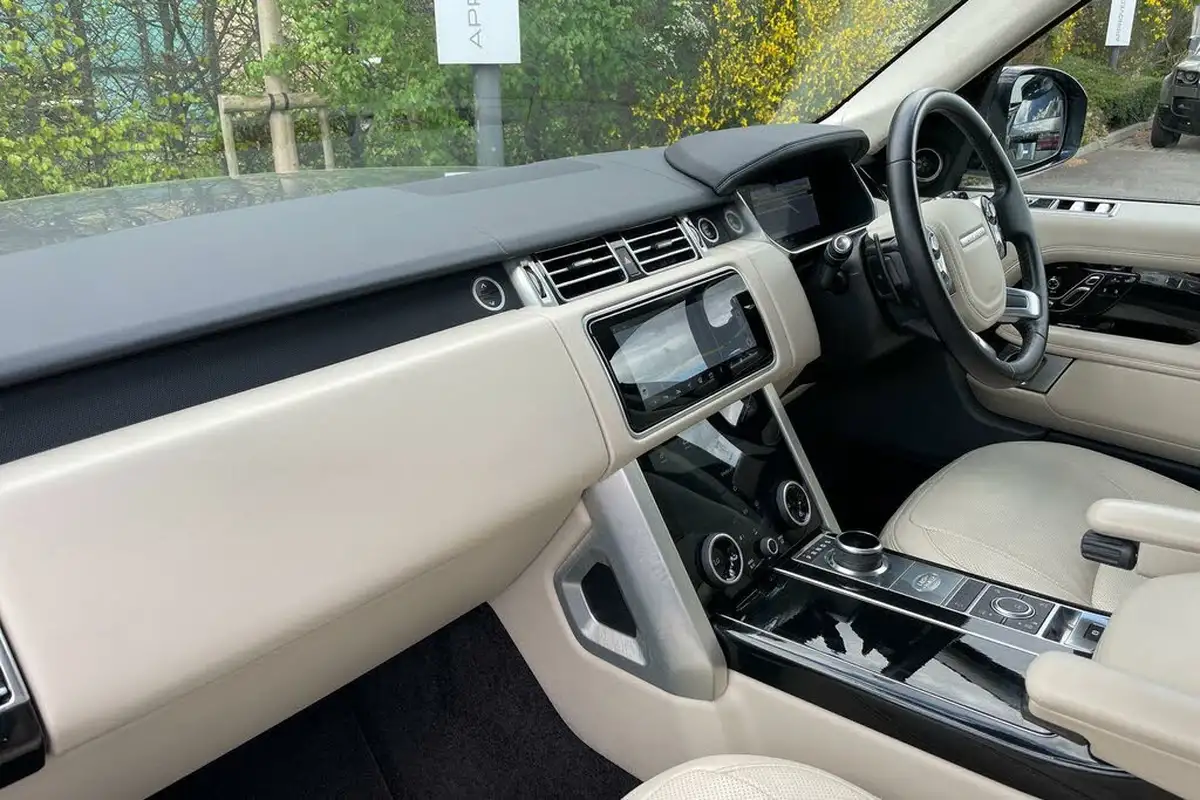 2021-land-rover-range-rover-30-d300-westminster-big-39