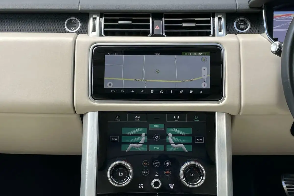 2021-land-rover-range-rover-30-d300-westminster-big-15
