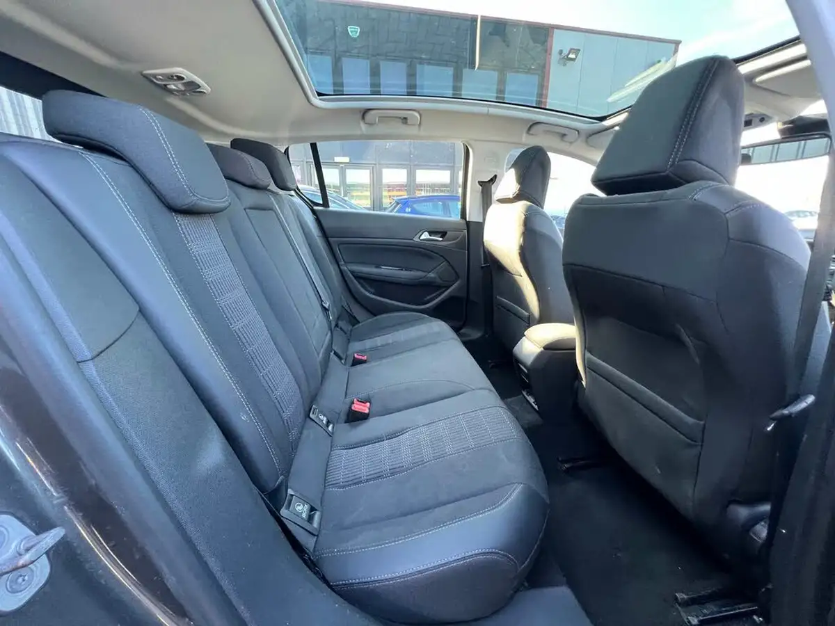 2018-peugeot-308-12-puretech-allure-130bhp-big-23