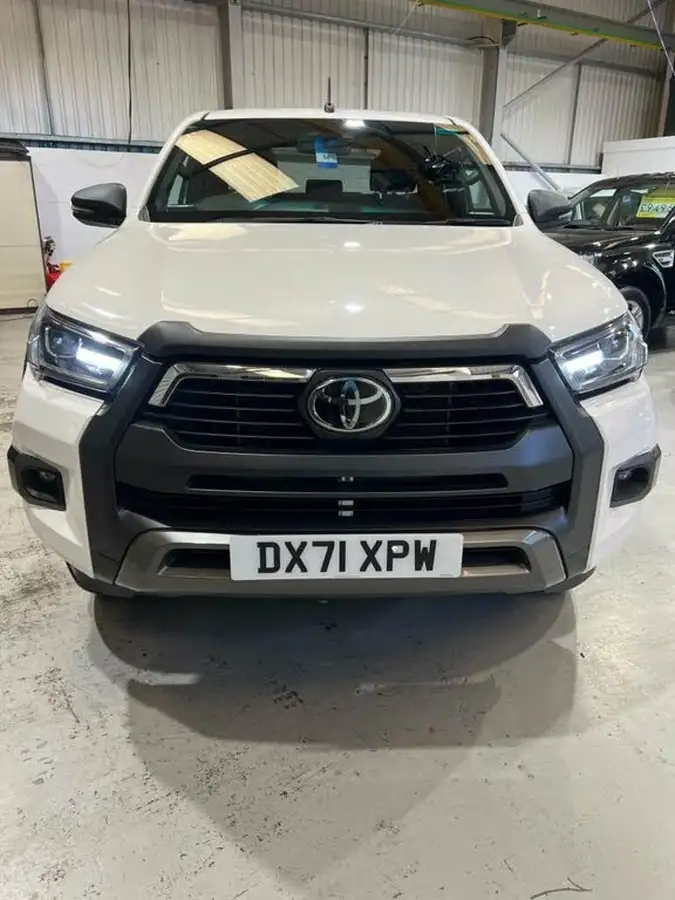 2021-toyota-hi-lux-28d-4d-invincible-x-at35-204hpeu6dt-e-big-7