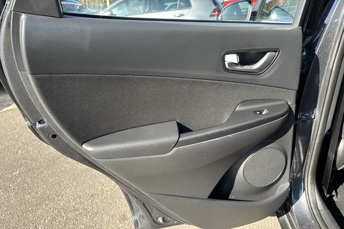 2021-hyundai-kona-16-gdi-se-connect-big-32