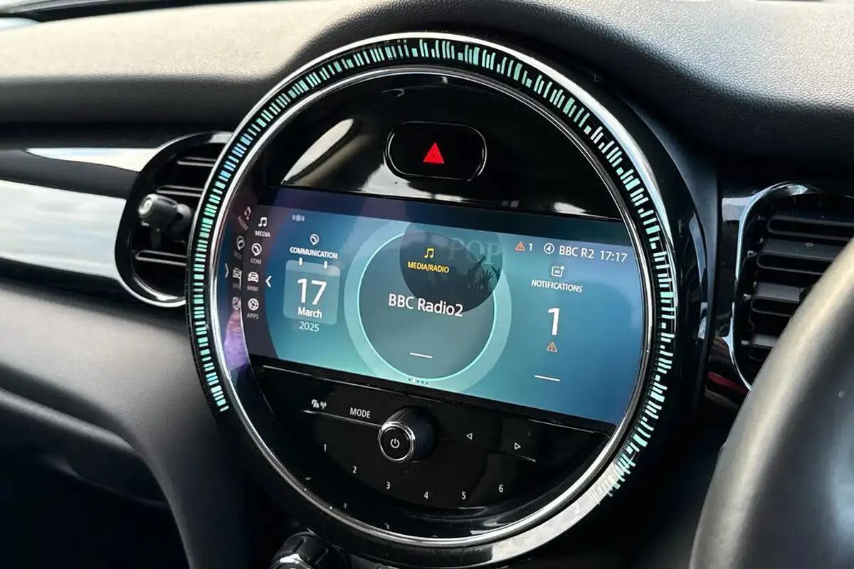 2022-mini-cooper-15-cooper-classic-hatchback-3d-big-14