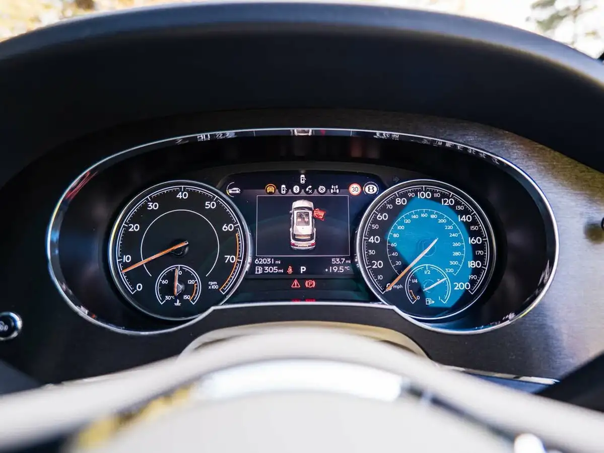 2017-bentley-bentayga-60-w12-big-34
