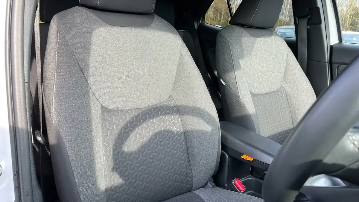 2022-toyota-yaris-15-vvt-i-design-panoramic-roof-big-23