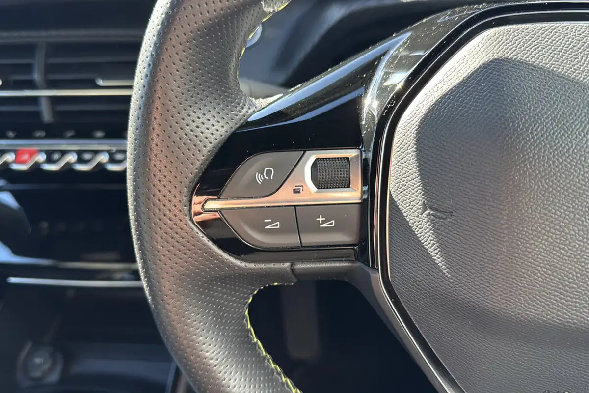 2021-peugeot-2008-suv-e-gt-big-15