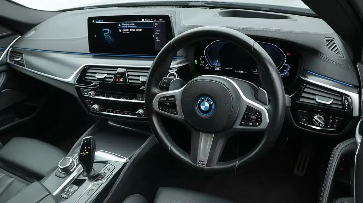 2022-bmw-5-series-20-530e-xdrive-m-sport-saloon-4d-big-9