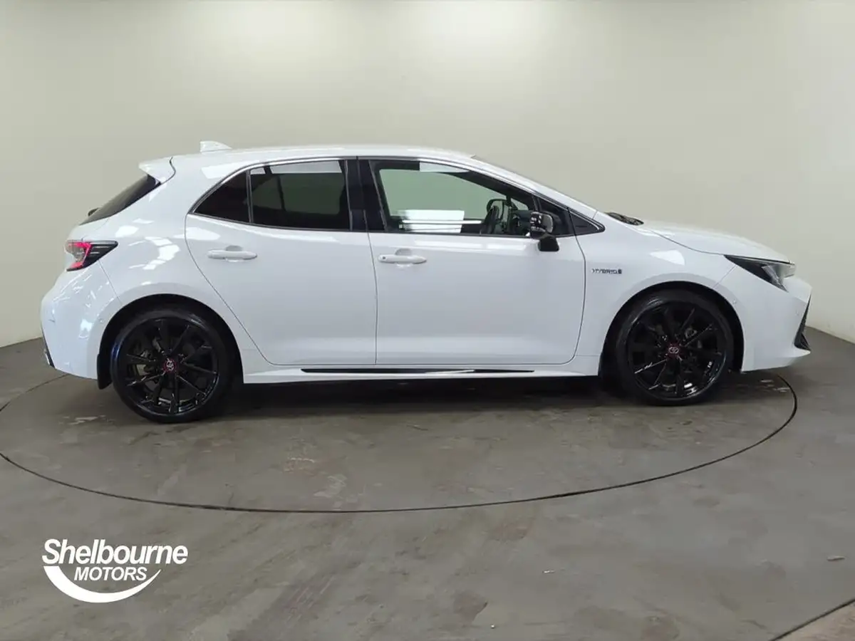 2021-toyota-corolla-18-vvt-i-gr-sport-trk-hatchback-big-2