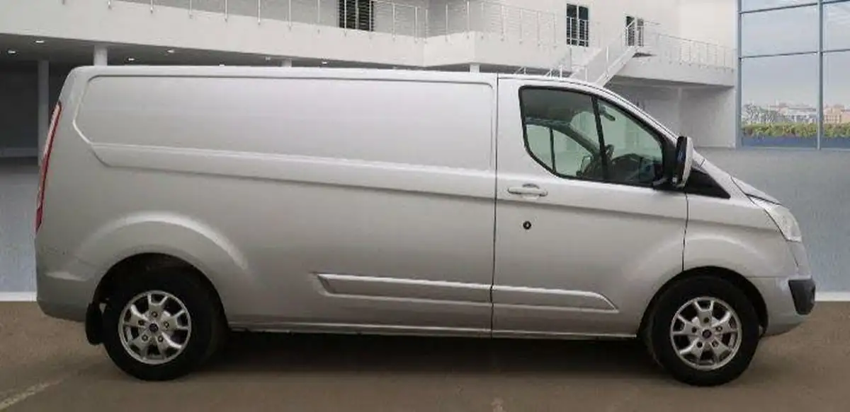 2014-ford-transit-custom-22tdci-290-l2h1-limited-125ps-panel-van-big-4