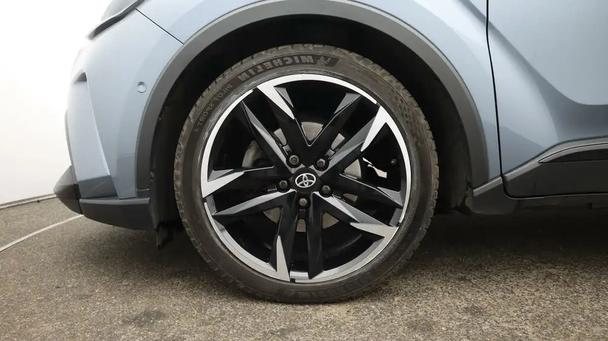 2021-toyota-c-hr-18-vvt-i-gr-sport-big-18