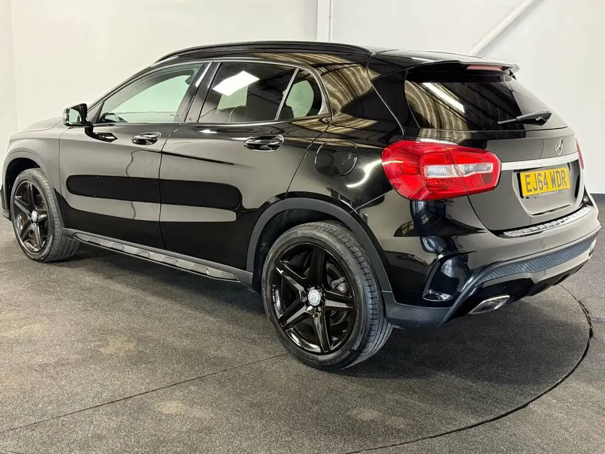 2015-mercedes-benz-gla-class-20-amg-line-big-3