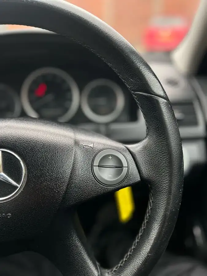 2008-mercedes-benz-c-class-18-c180-kompressor-se-saloon-4d-big-32