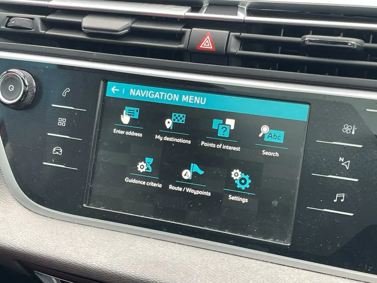 2017-citroen-grand-c4-picasso-16bluehdi-flair-big-27