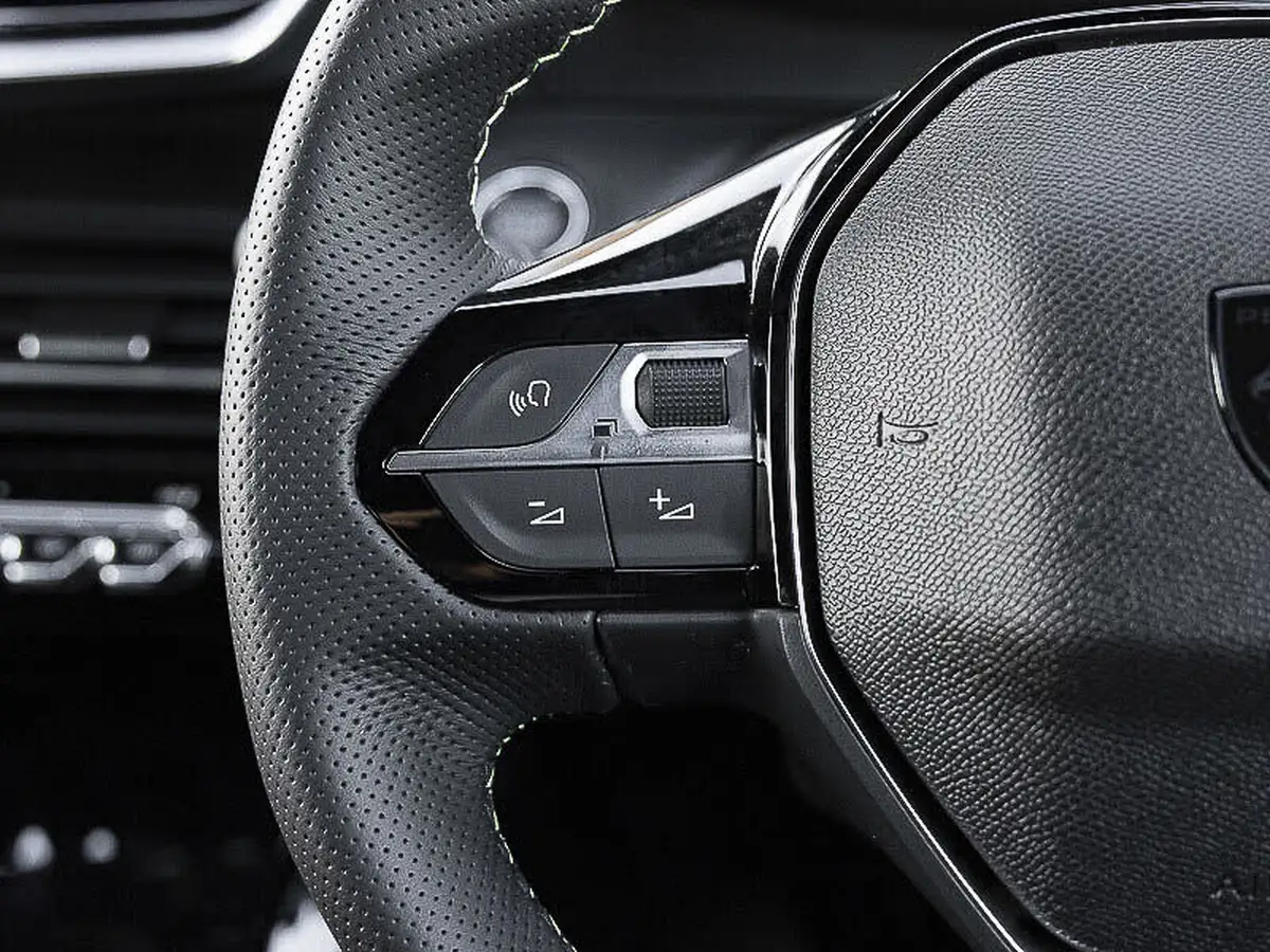 2025-peugeot-208-12-puretech-gt-100ps-big-12
