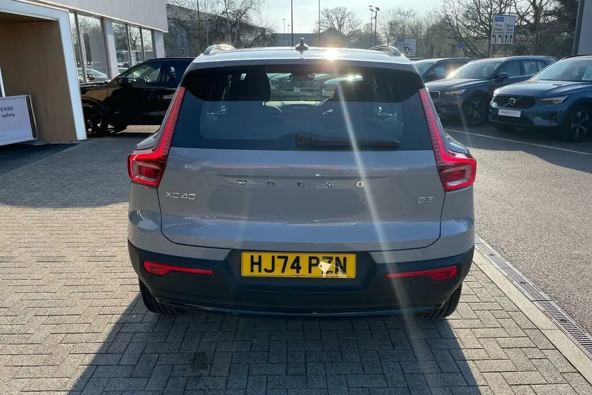 2024-volvo-xc40-20-b3-plus-big-7