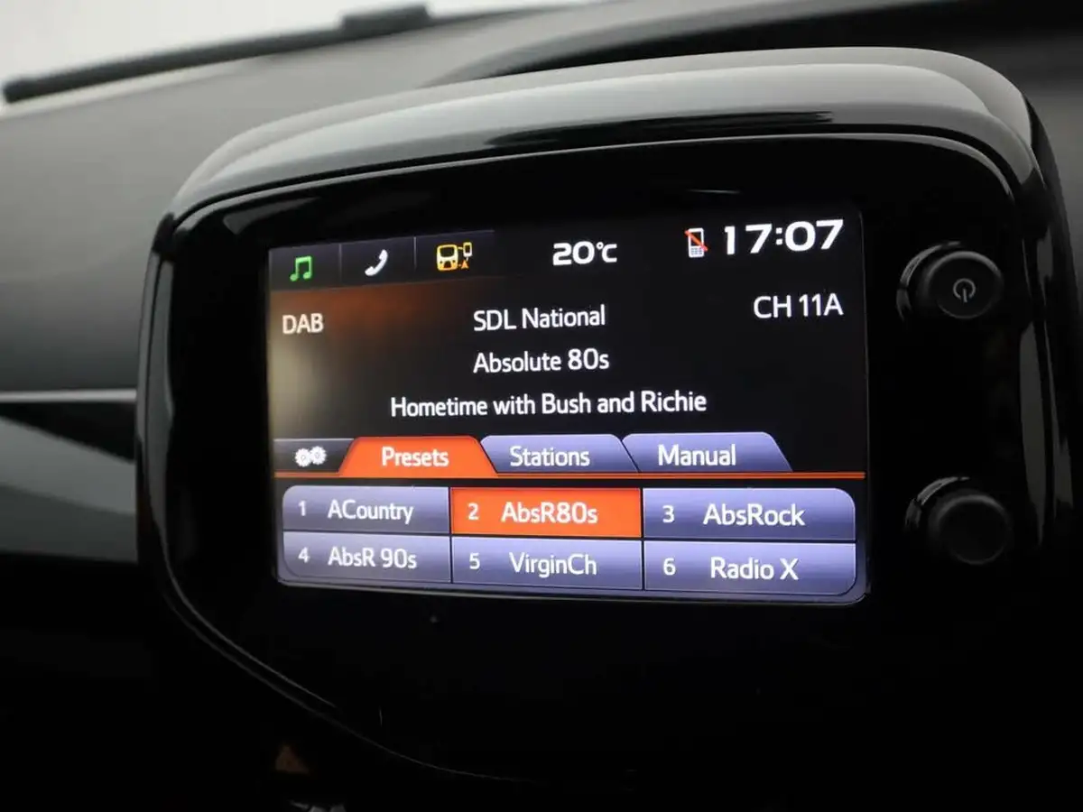 2018-toyota-aygo-10-vvt-i-x-cite-4-bi-tone-red-71bhp-big-11