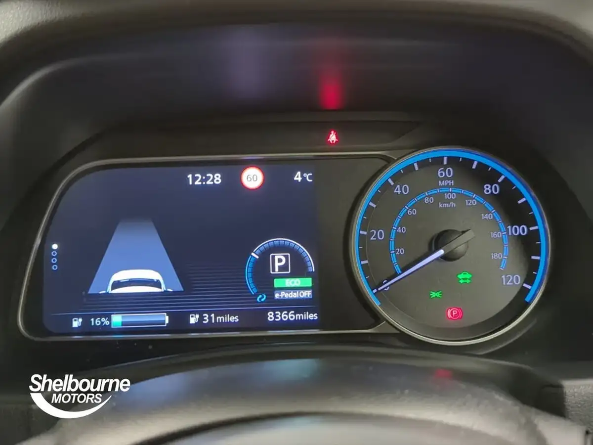 2024-nissan-leaf-e-e-tekna-59kwh-big-5