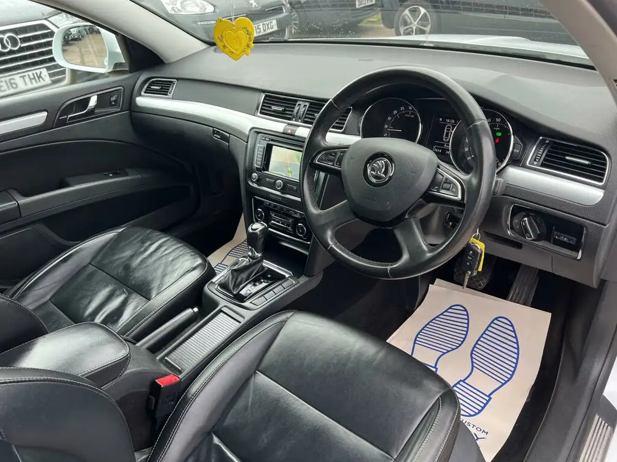 2014-skoda-superb-20tdi-black-edition-140ps-hatchback-dsg-big-24