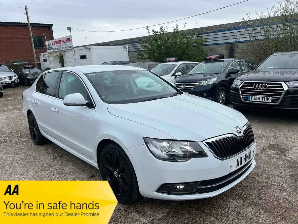 2014-skoda-superb-20tdi-black-edition-140ps-hatchback-dsg-big-0