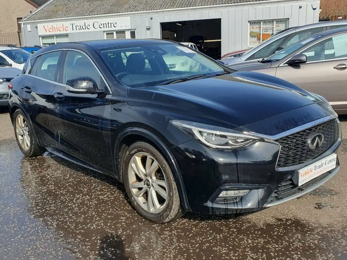 2017-infiniti-q30-16-premium-122ps-big-0