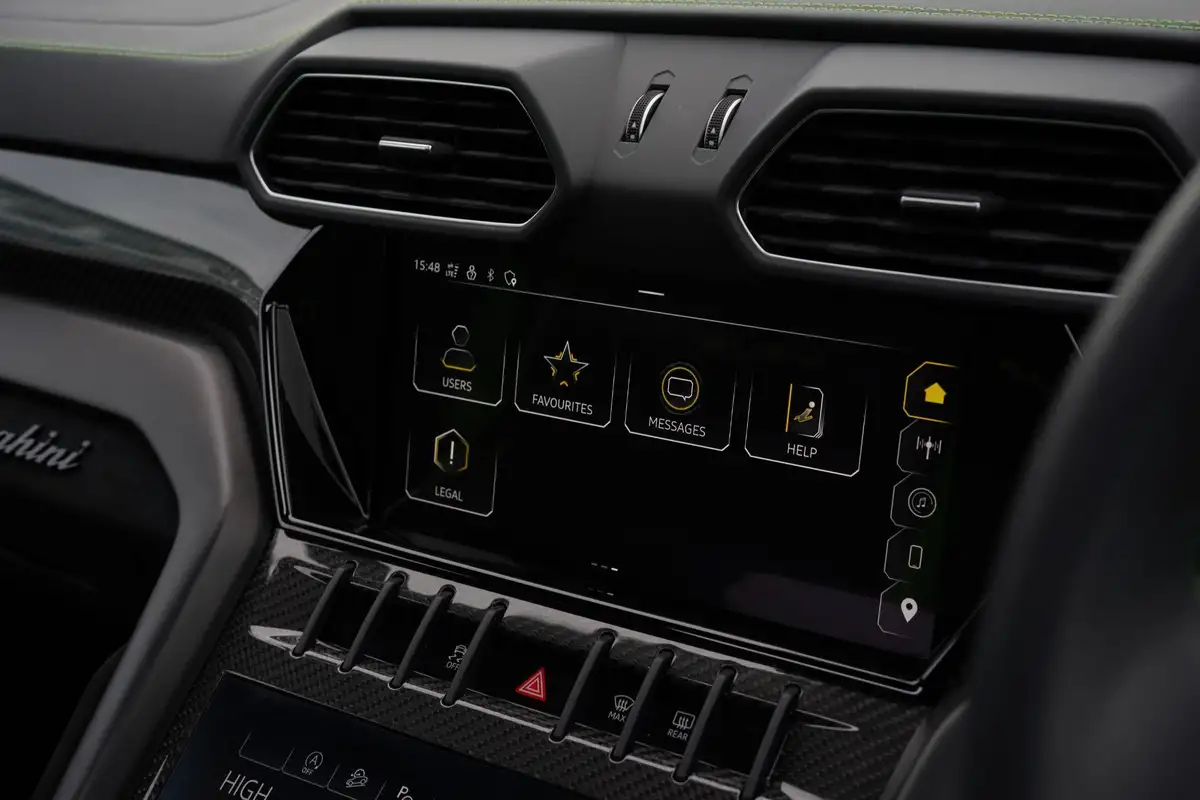 2024-lamborghini-urus-40-no-trim-big-34