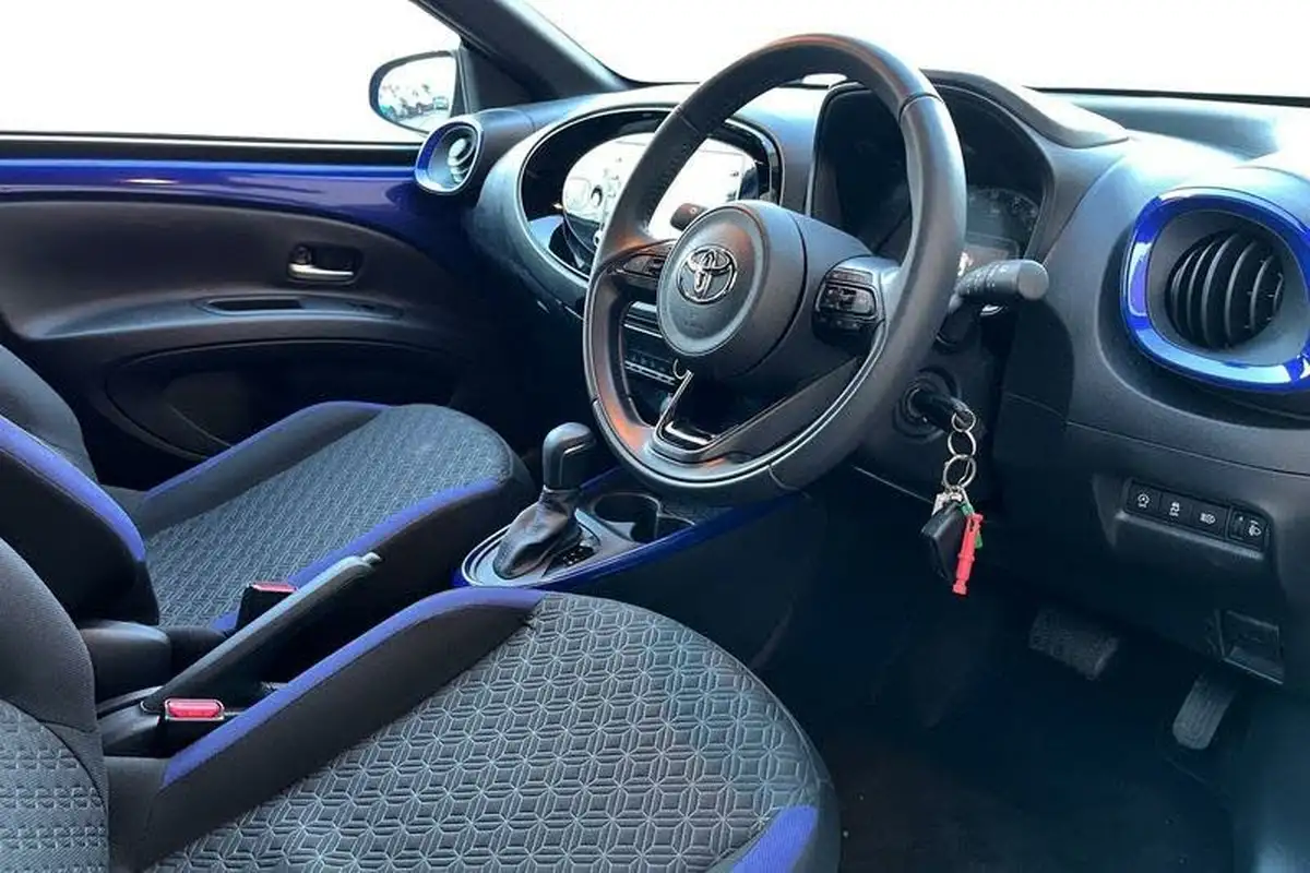 2023-toyota-aygo-x-10-vvt-i-edge-cvt-big-8
