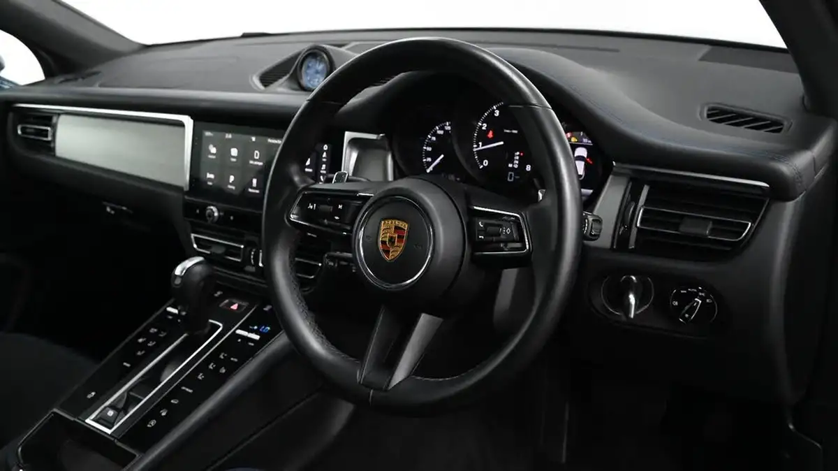 2021-porsche-macan-20-265ps-big-18