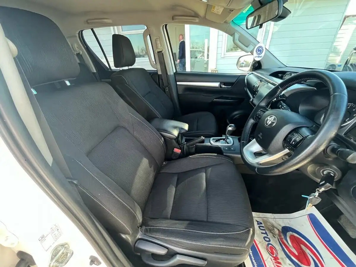2021-toyota-hi-lux-24d-4d-icon-150hpeu6d-auto-big-10