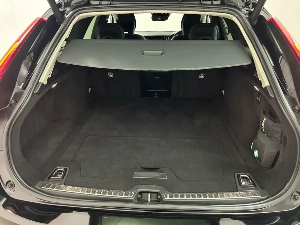 2020-volvo-v90-20-t4-momentum-plus-big-23