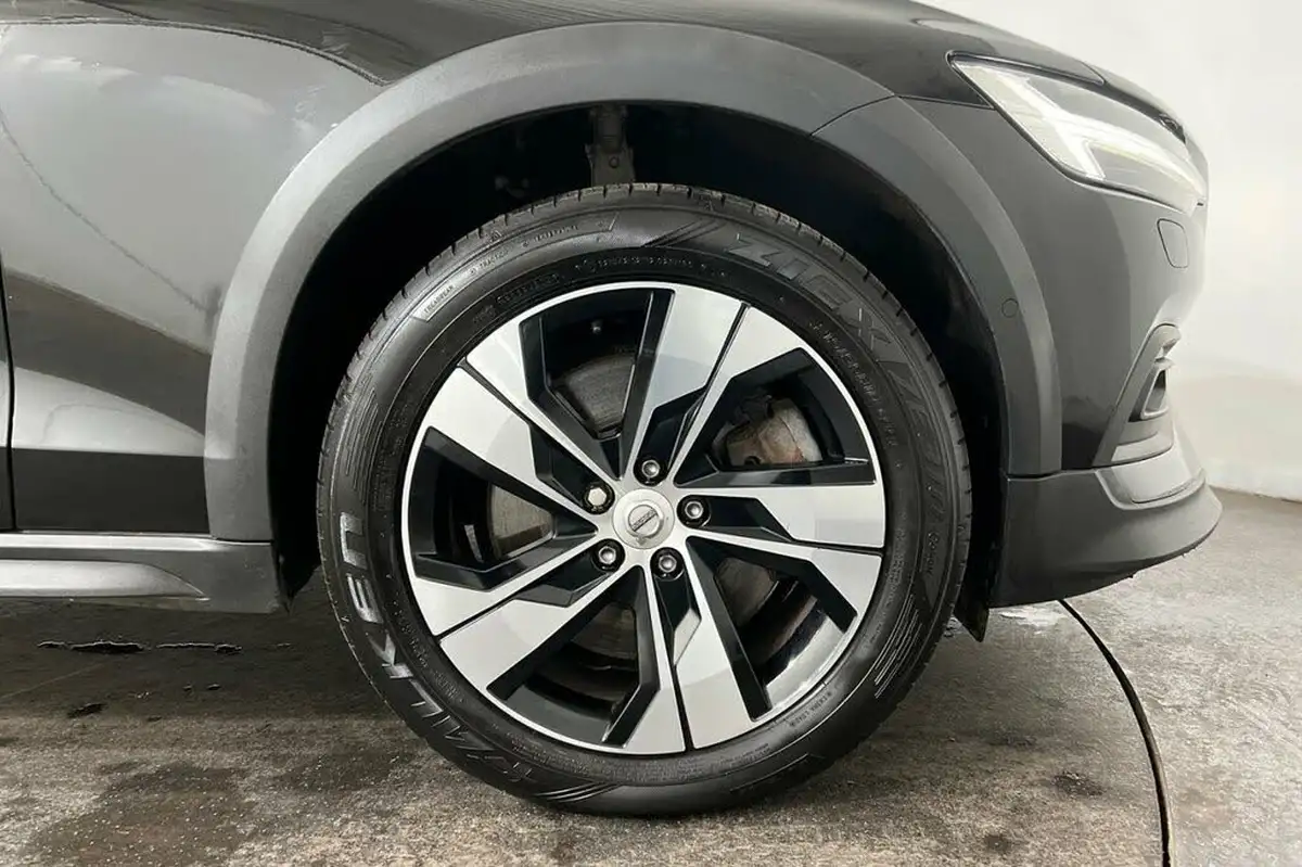2019-volvo-v60-20-t5-cross-country-plus-big-10