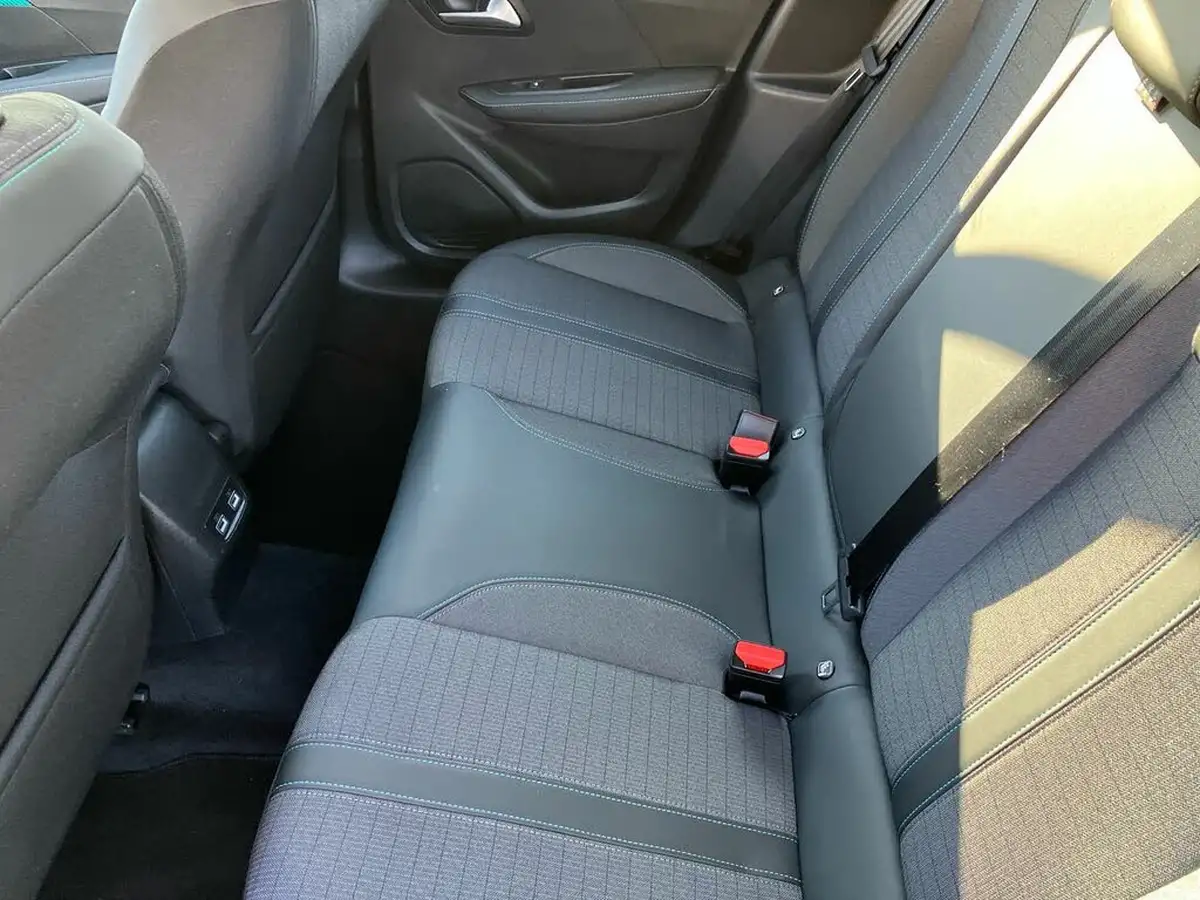 2022-peugeot-208-12-puretech-allure-premium-100ps-big-18