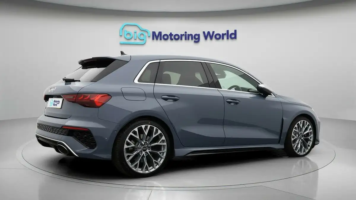 2022-audi-rs3-25-tfsi-sportback-5d-big-32