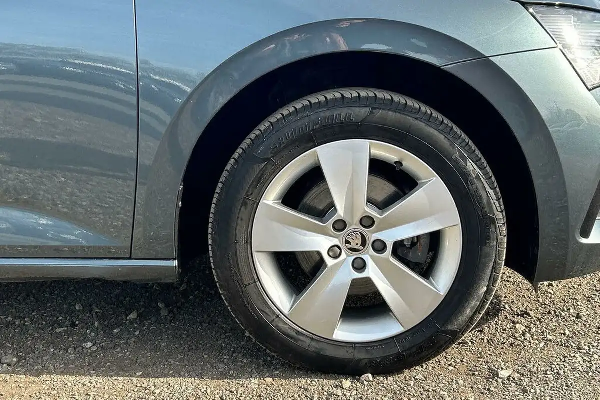 2020-skoda-scala-10-tsi-se-115ps-big-4
