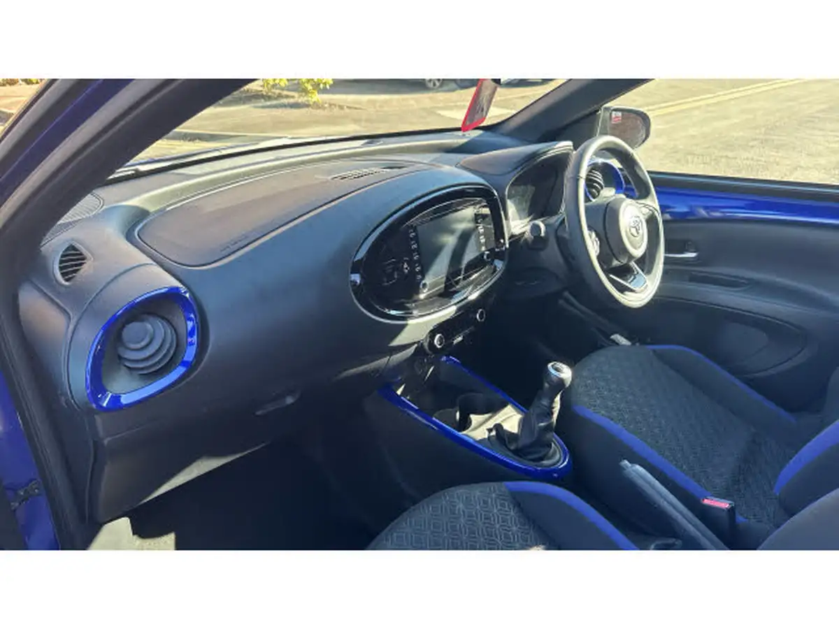 2023-toyota-aygo-x-10-vvt-i-edge-big-8