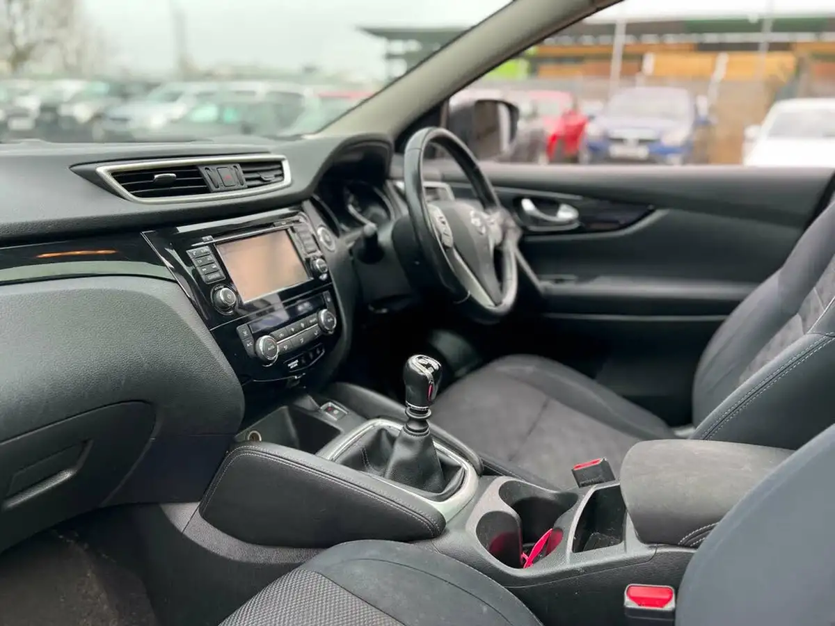 2015-nissan-qashqai-12-n-tec-big-31