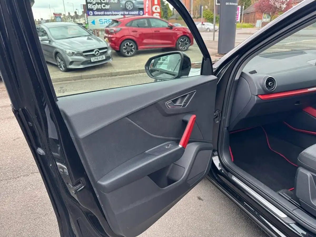 2019-audi-q2-10-30-tfsi-sport-big-14