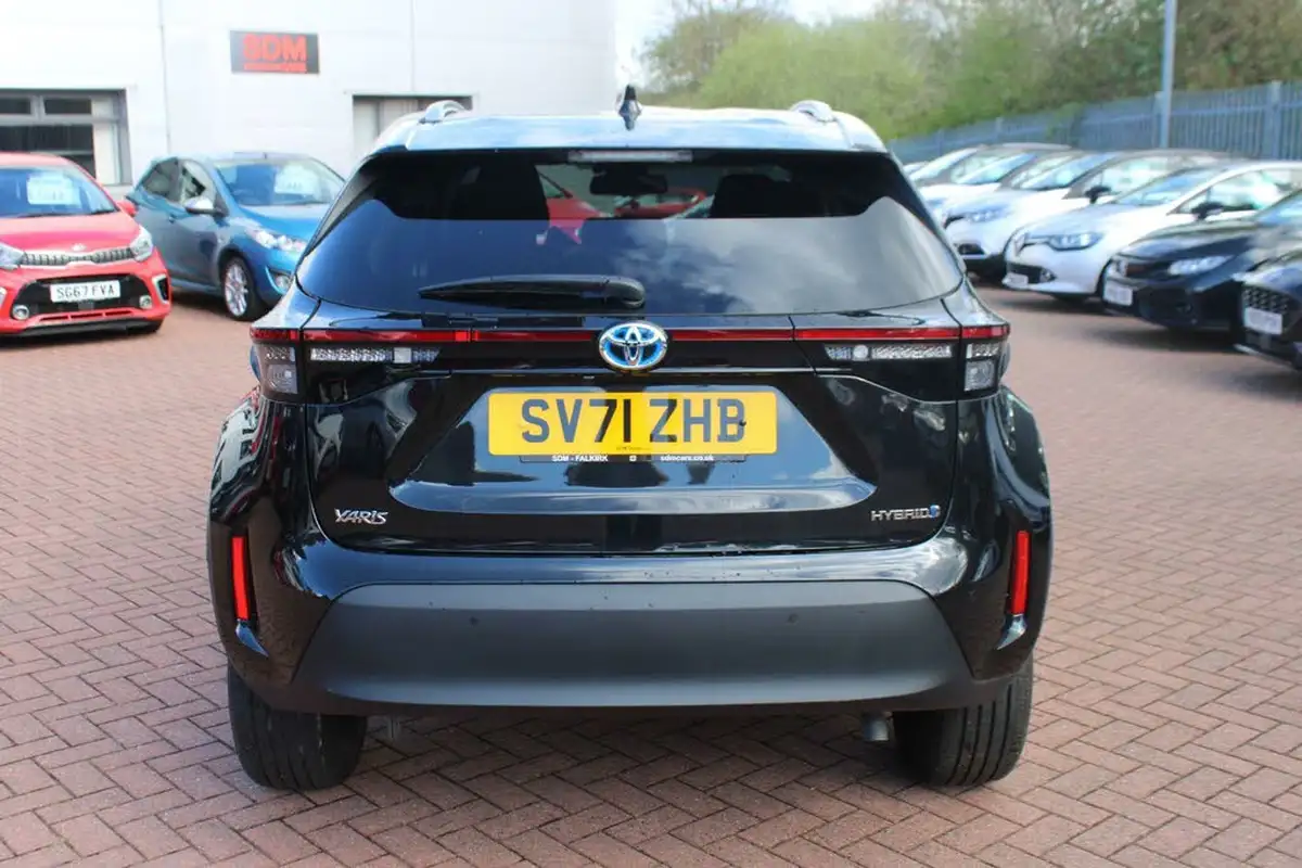 2021-toyota-yaris-cross-15-vvt-i-excel-big-5