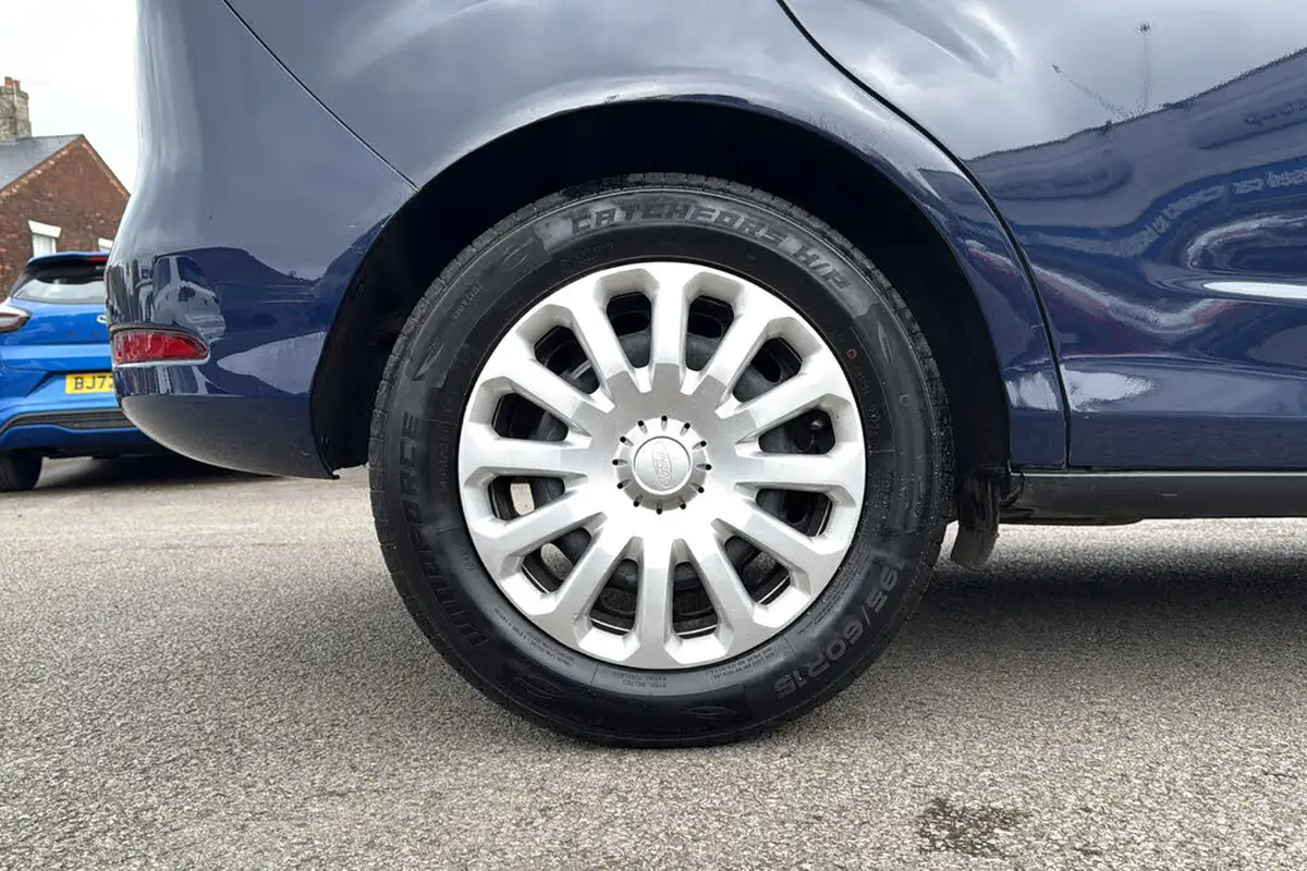2014-ford-b-max-14-studio-big-6