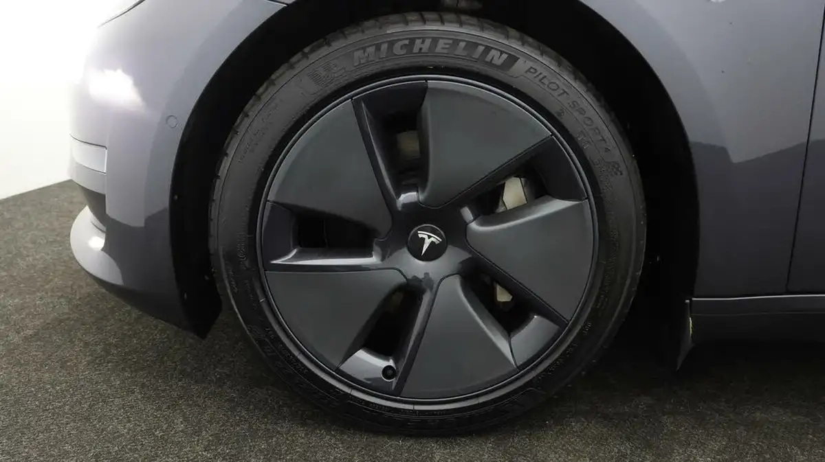 2021-tesla-model-3-e-long-range-4x4-big-17