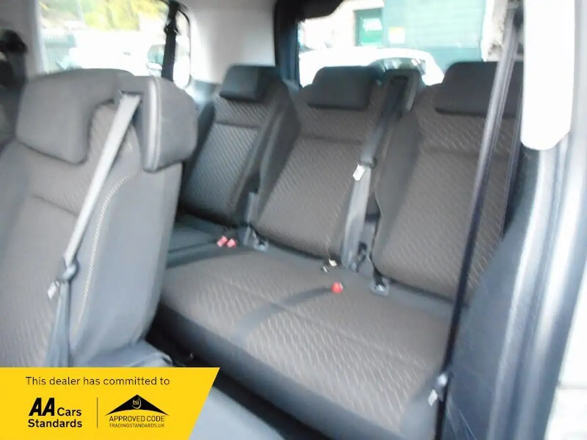 2019-toyota-proace-big-11