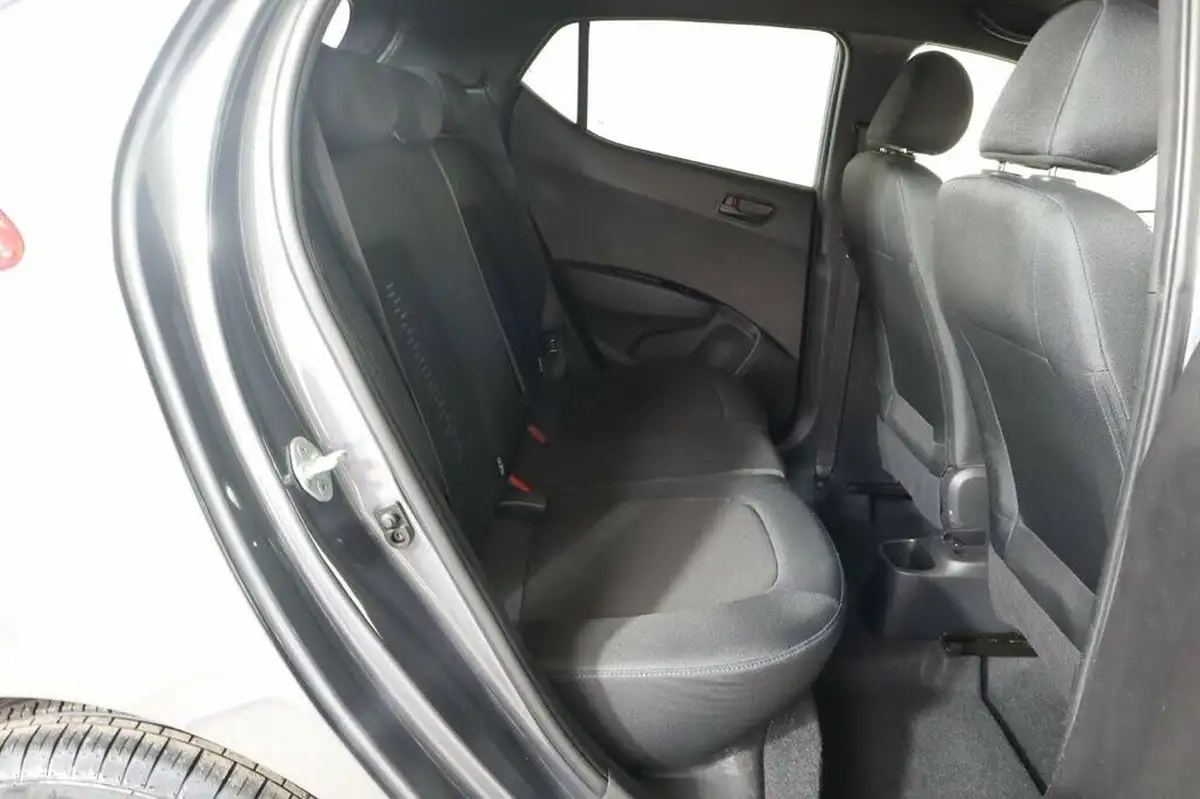 2018-hyundai-i10-10-go-se-66ps-big-36