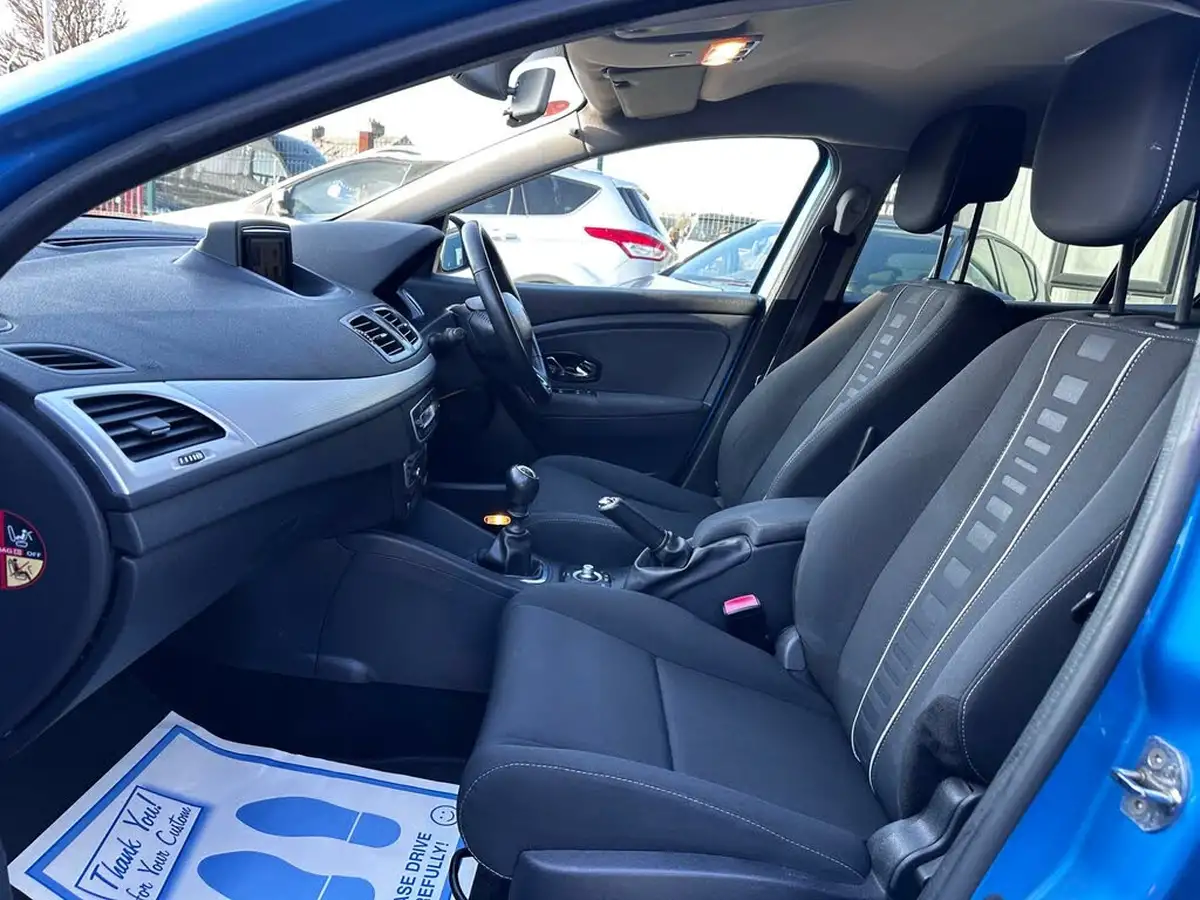 2014-renault-megane-15dci-dynamique-tom-tom-energy-ss-sport-tourer-5d-big-18